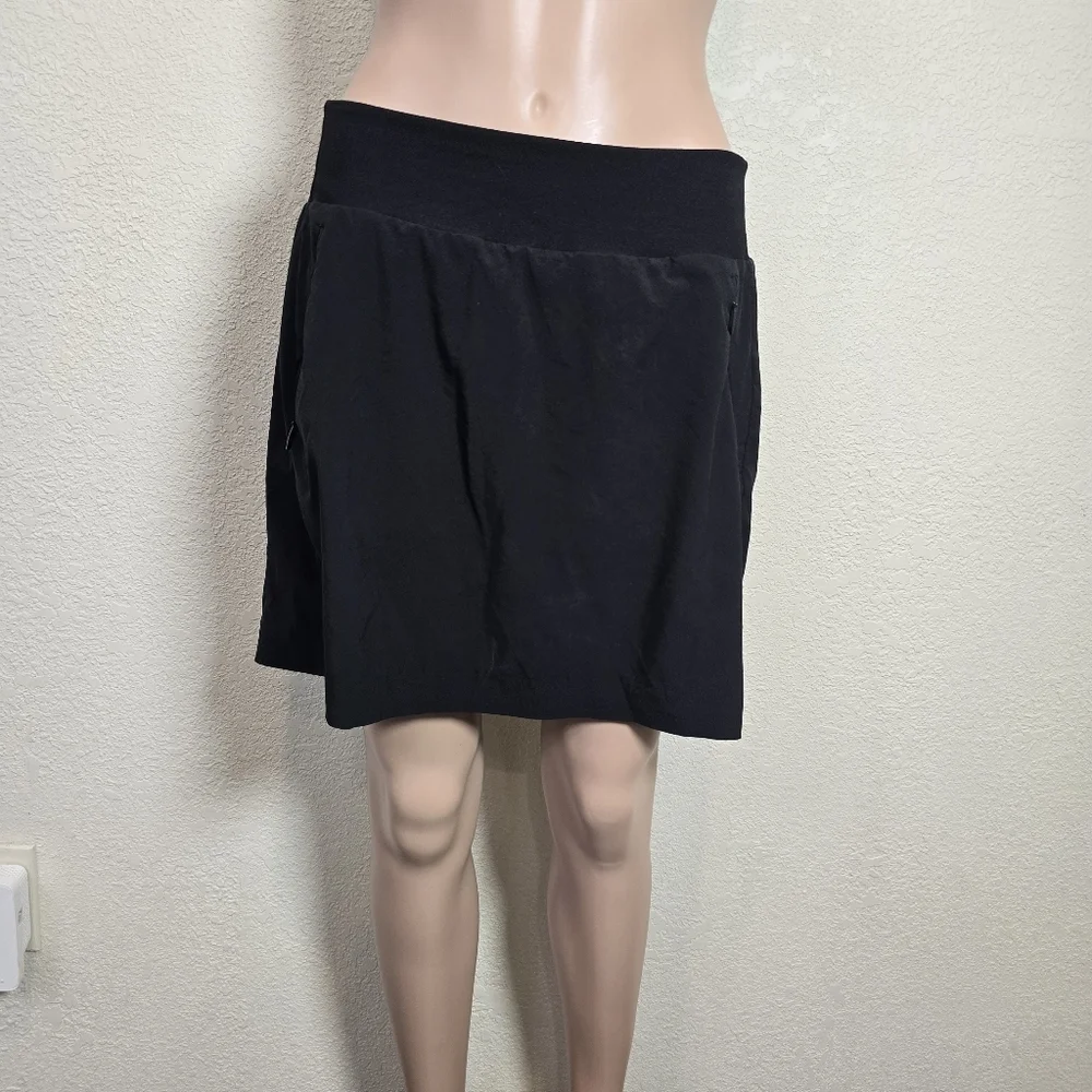 Athleta Womens Black Soho Skort Size 8 Secure Pockets Zip Skirt Casual